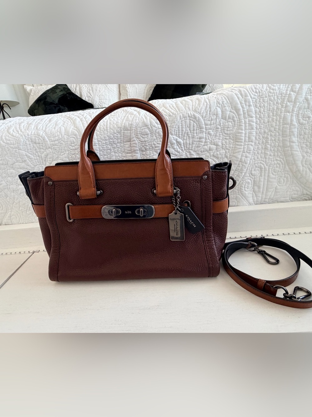 🧉Coach Color Block Swagger Carryall Leather Bag🧉
